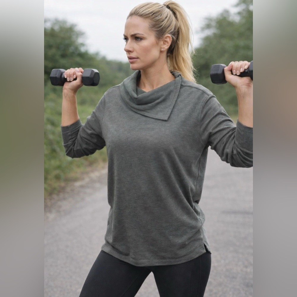 Max studio army green pullover size medium